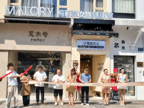 杩莉蕊 线下首店杭城启幕瓦力游戏澳洲MALORY(图2)